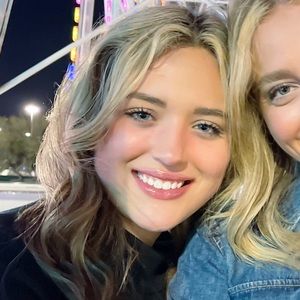 Meet your Posher, Chloe crew